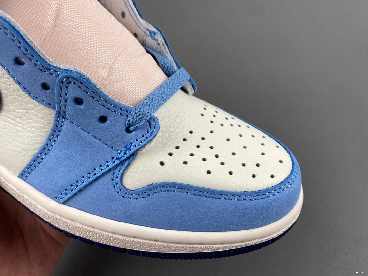 First Flight Air 1 in FD2596-400 Jordan High OG 1101